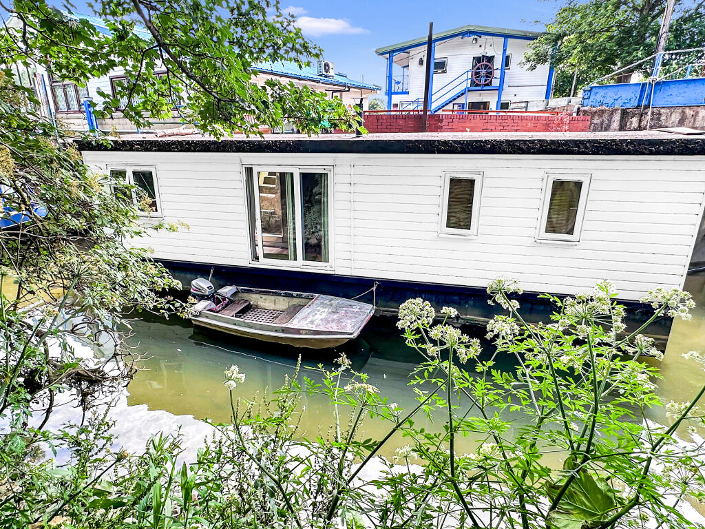 Main image of property: Swan Island, Twickenham, Richmond Upon Thames