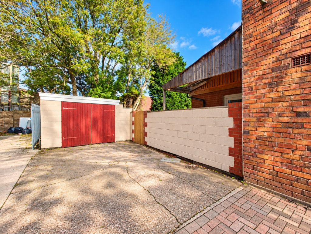 House in Dudley, Roseville - View 2