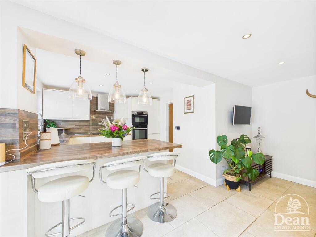 Garlands Road, Alvington, Lydney photo 3