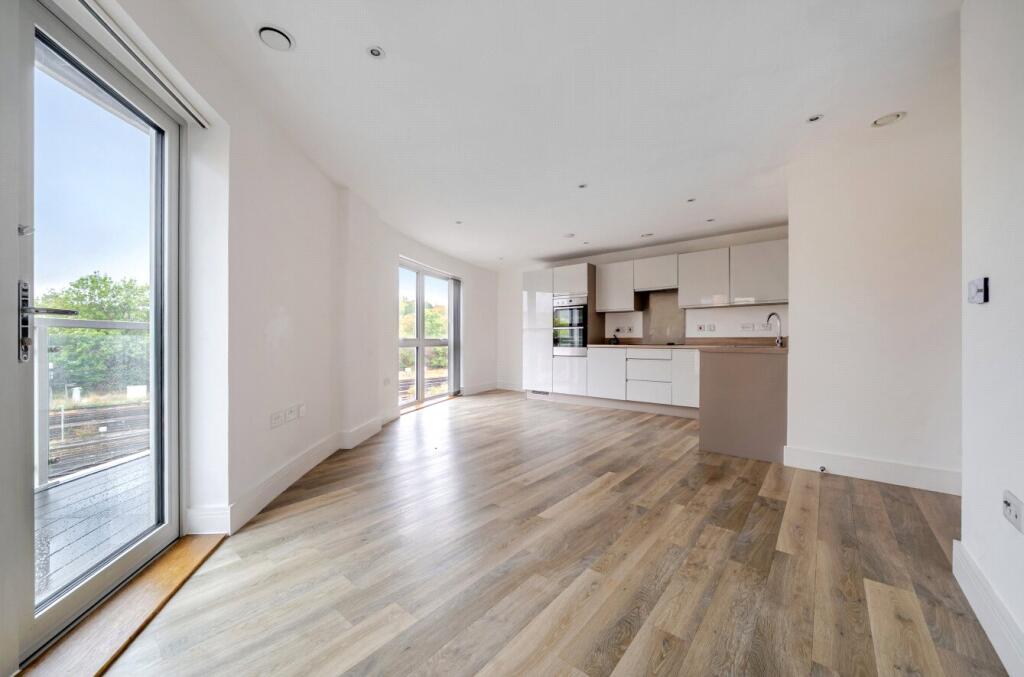 Apartment in Guildford, Surrey - View 5