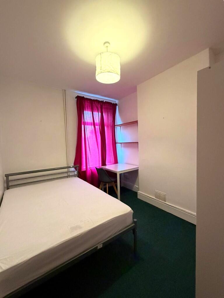 Main image of property: Mandeville Place, Cardiff(City), CF11