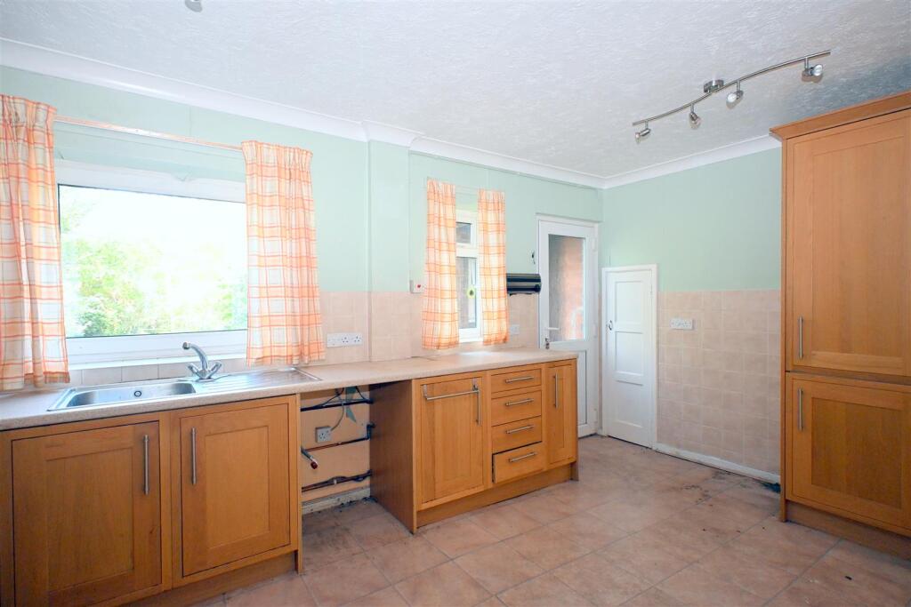 House in Eastbourne, Hampden Park - View 5