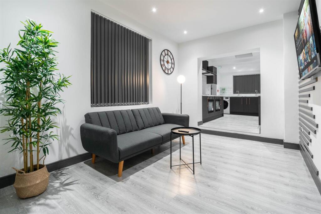 Apartment in Coventry - More