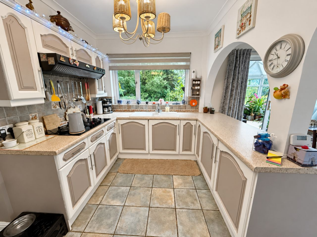 Bankfield Road, Nab Wood, Shipley, BD18 photo 4