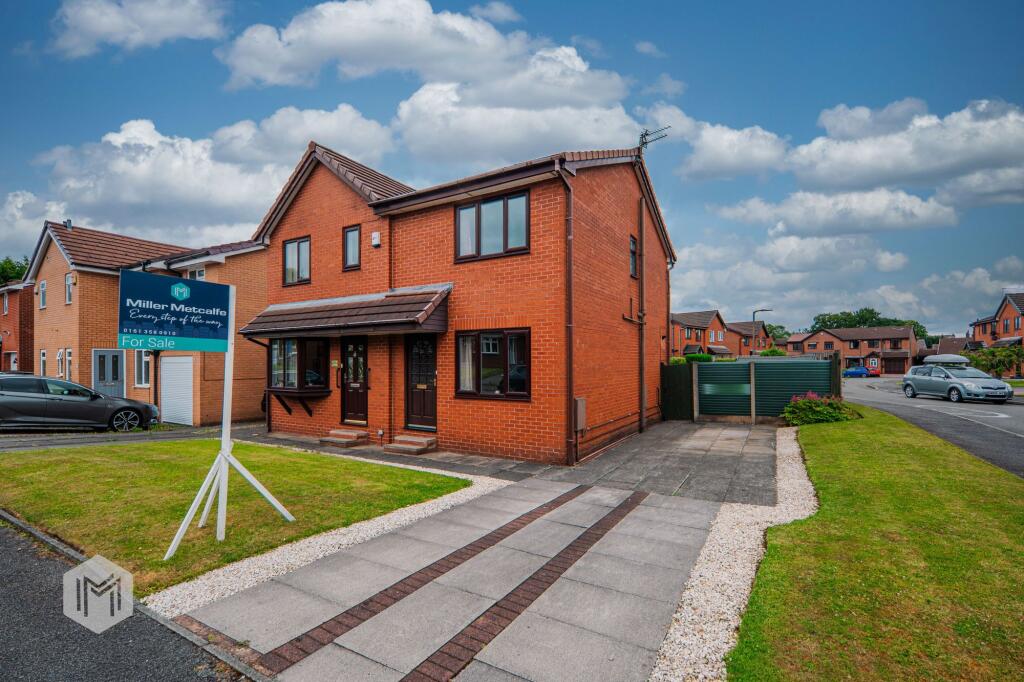 Lomond Drive, Bury, BL8 photo 4