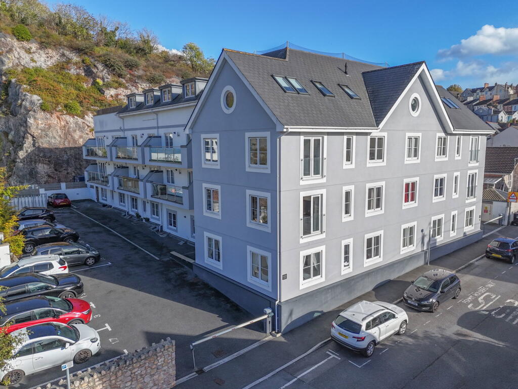 3-bed flat on Limestone Court, St. James Road, Torquay, £300,000