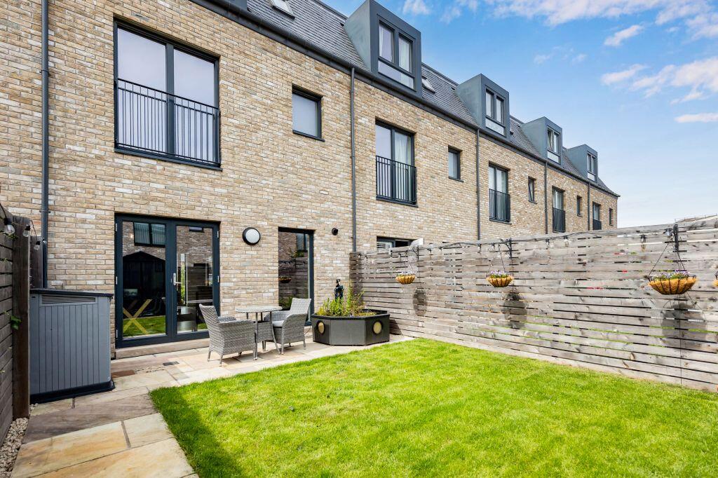 Main image of property: 22 South Carron Crescent, Leith, Edinburgh, EH6 7FX