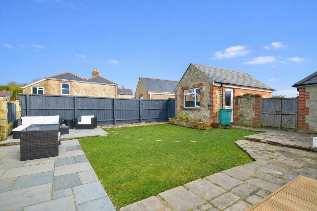 Ideal Family Home * Wroxall photo 4