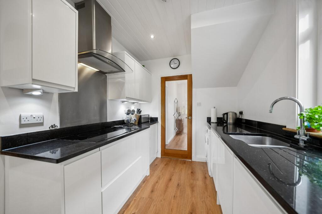 Campsie Gardens, Clarkston, Glasgow, East Renfrewshire, G76 photo 4