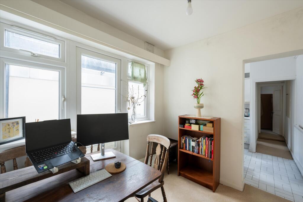 New End, London NW3 photo 4