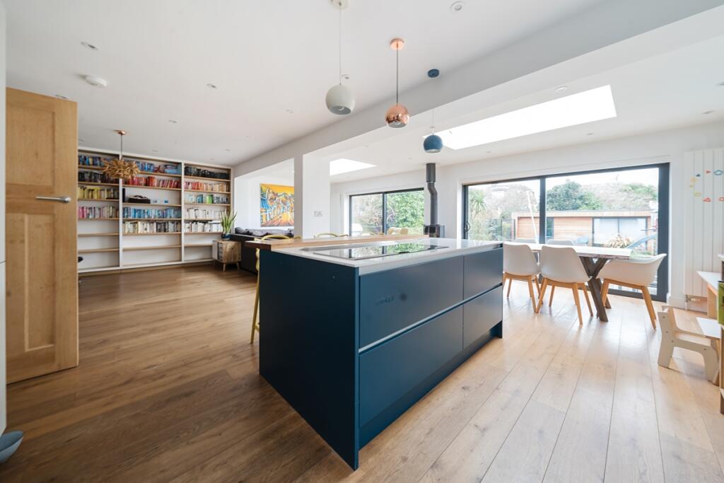 4 bedroom semi-detached house for rent