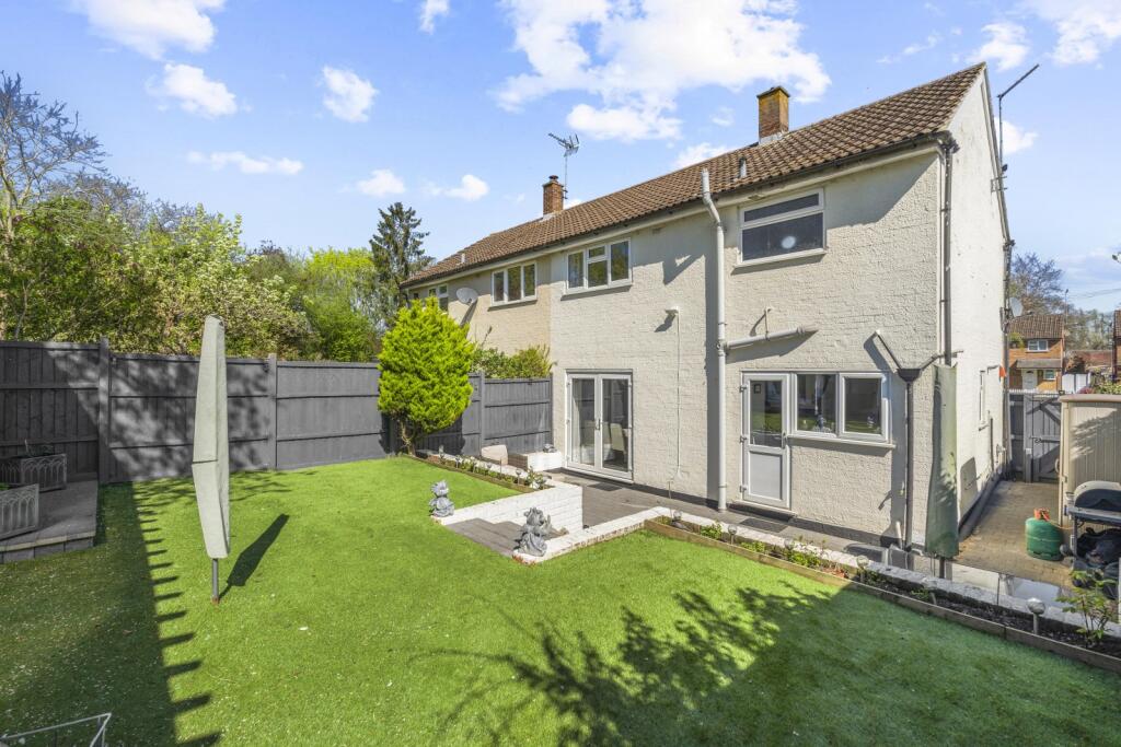 Cherry Gardens, Sawbridgeworth, Hertfordshire, CM21 photo 2