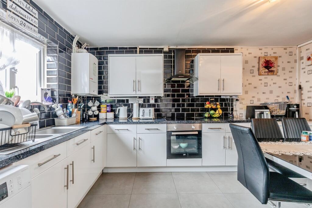 Apartment in Bristol, Repton Grange, Brentry - View 3