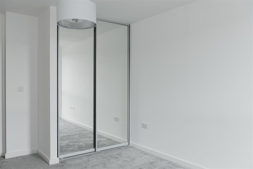 Apartment in Redhill - View 4