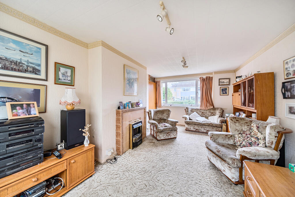 Redlands Close, Highworth, Swindon, SN6 photo 3