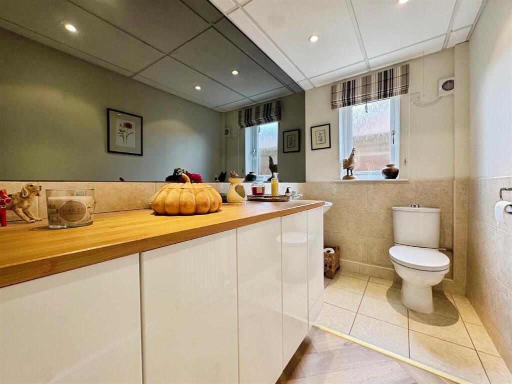 House in Bassetlaw, Clayworth - More