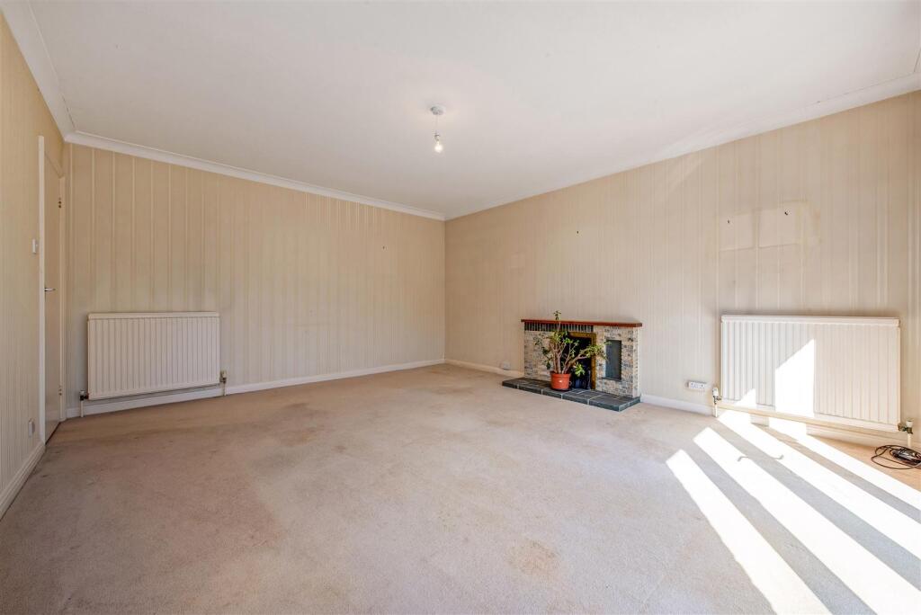 Henty Close, Walberton photo 4