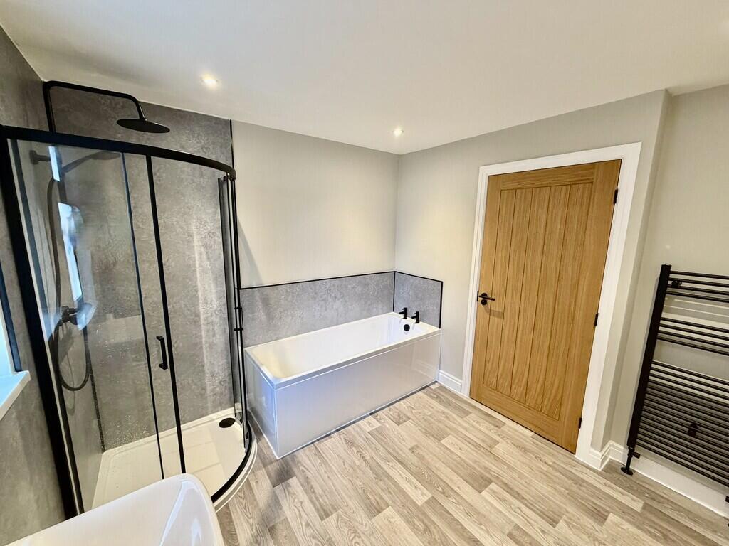 House in Doncaster, Barnby Dun with Kirk Sandall - View 5