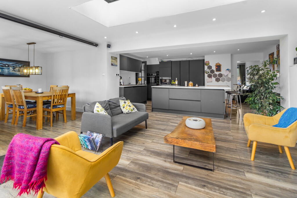 House in Redhill - View 4