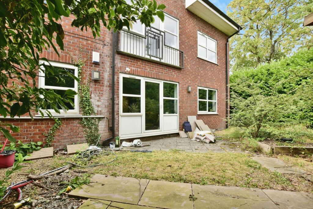 Apartment in Trafford, Greater Manchester - View 5