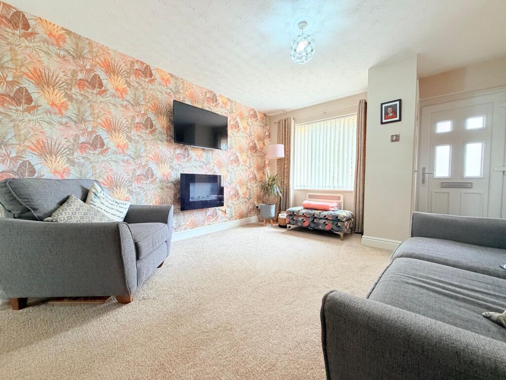 Rochester Close, Nuneaton, CV11 photo 3