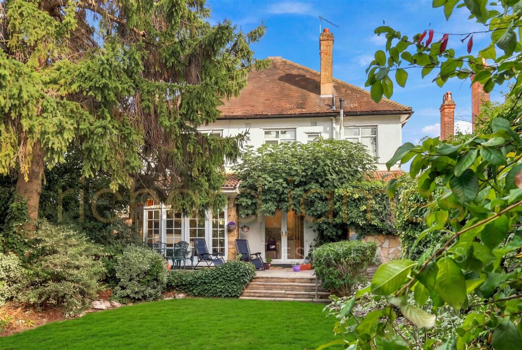House in London - View 2