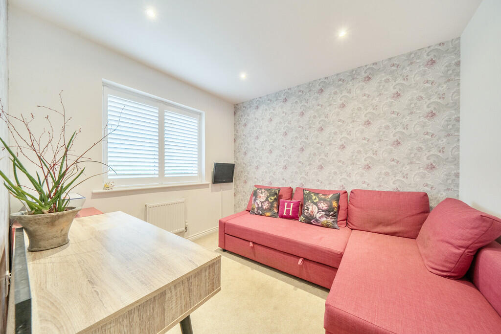 Parsons Way, Tongham photo 4