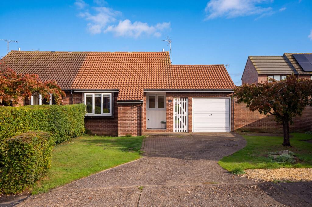 2-bed semi-detached on Appletrees, Bar Hill, CB23, £300,000