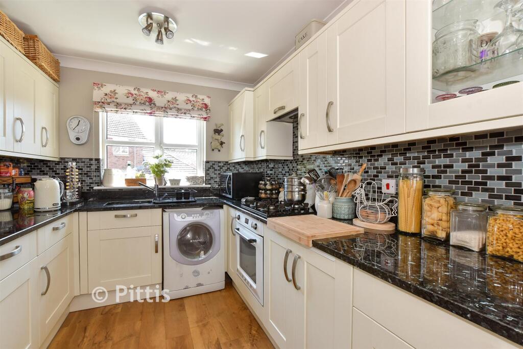 House in Sandown, Yaverland - View 3