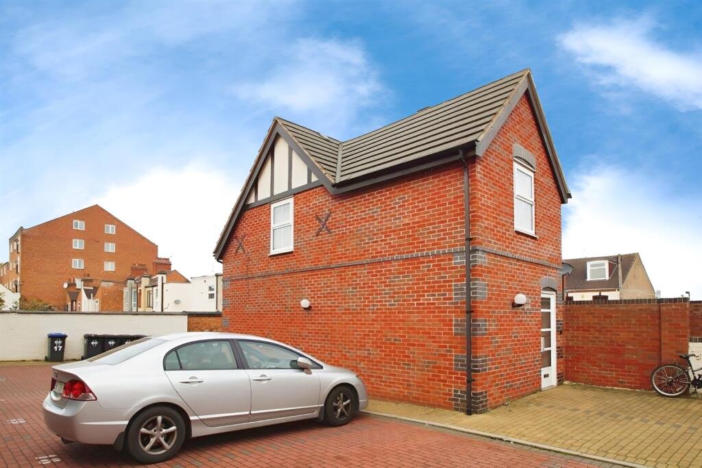 Main image of property: Sheriff Court, Town Centre