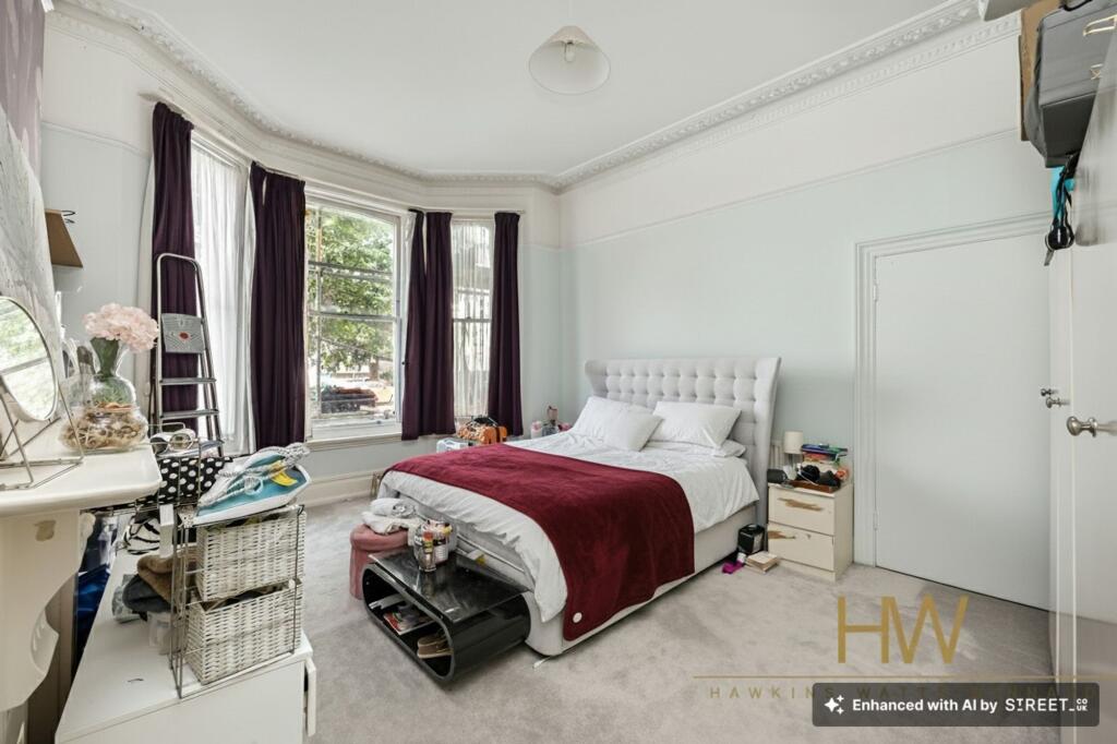 Apartment in Hove, Brunswick - View 3