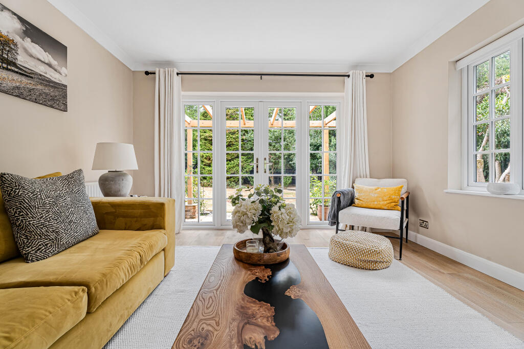 House in Hemel Hempstead - More