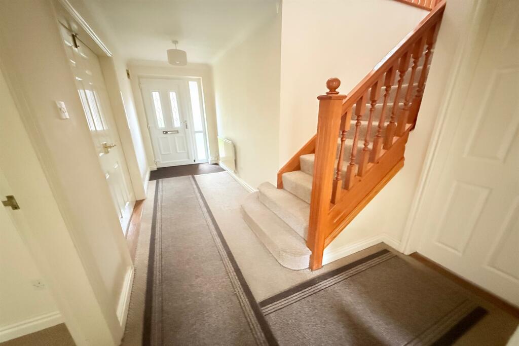 Langden Close, Culcheth, WA3 4DR photo 4