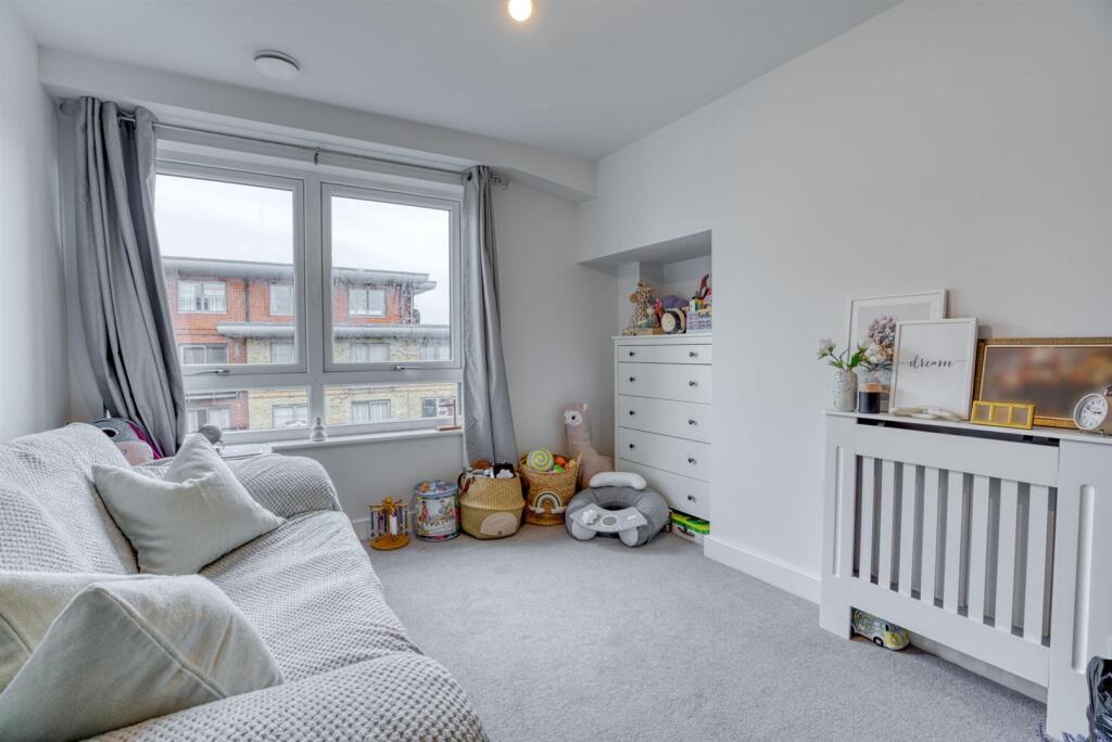 Apartment in Reading - View 5