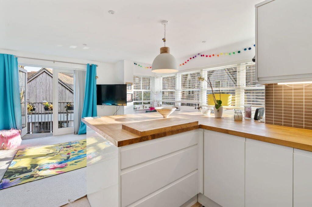4, Eddystone Court, Wadebridge, PL27 photo 3