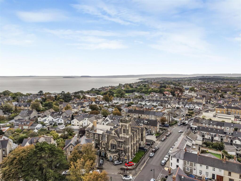 2-bed apartment on Albert Road, Penarth, £425,000