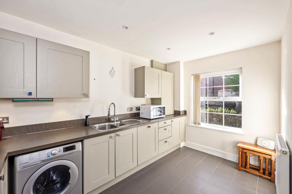 House in Horsham, Andrew's Hill, Billingshurst - View 2