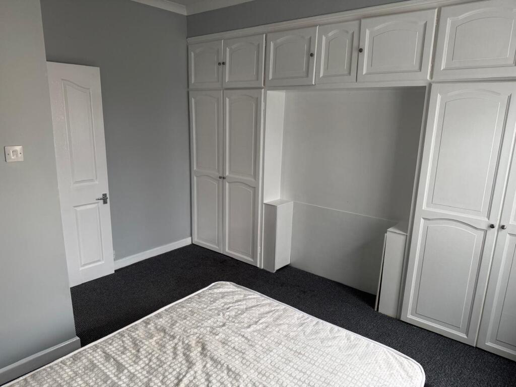 Apartment in Newport - More