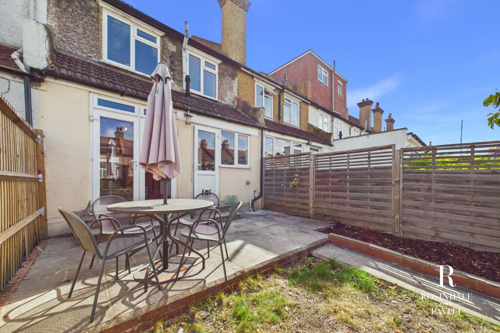 House in London, Wallington - View 5