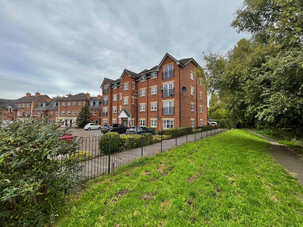 2-bed flat on Drillfield Road, Northwich, CW95HU, £130,000