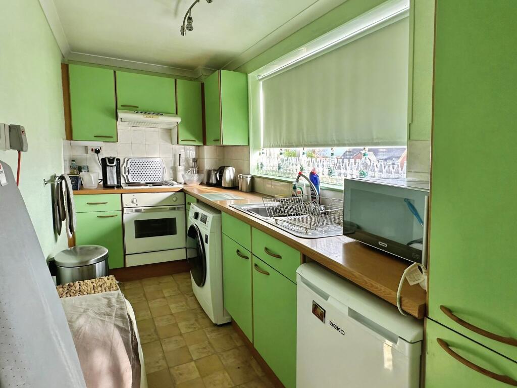 9A Stafford Close, Bulkington, Bedworth, Warwickshire CV12 9QX photo 2
