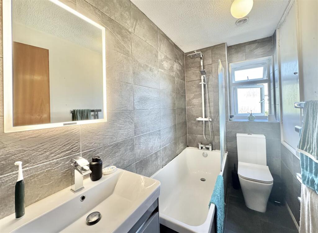 House in Gloucester - View 5