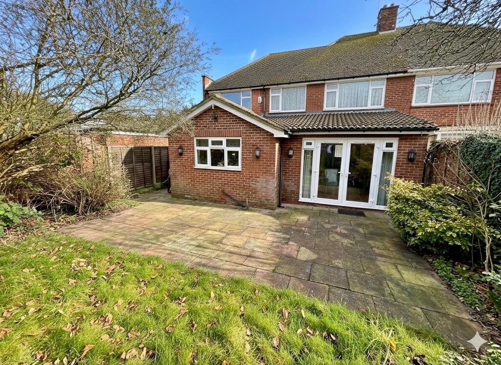 Hemingford Drive, Luton, Bedfordshire, LU2 7BA photo 2