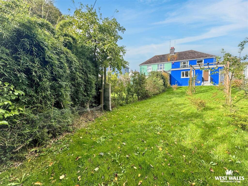 House in Jameston, Manorbier - More