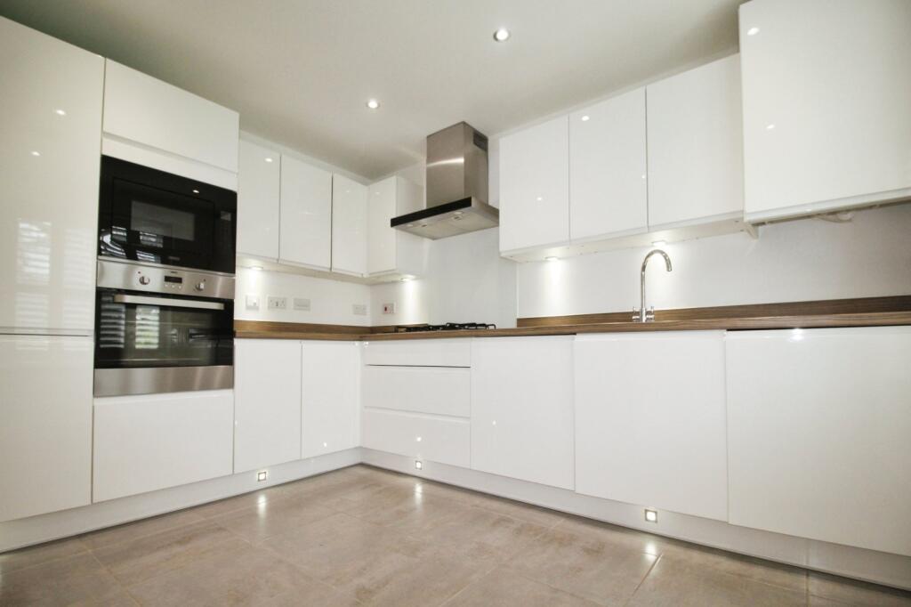 Grimshaw Close, Wilmslow, Cheshire, SK9 photo 2