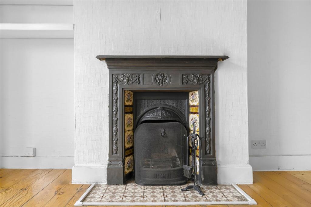 Brookscroft Road, Walthamstow, London - More