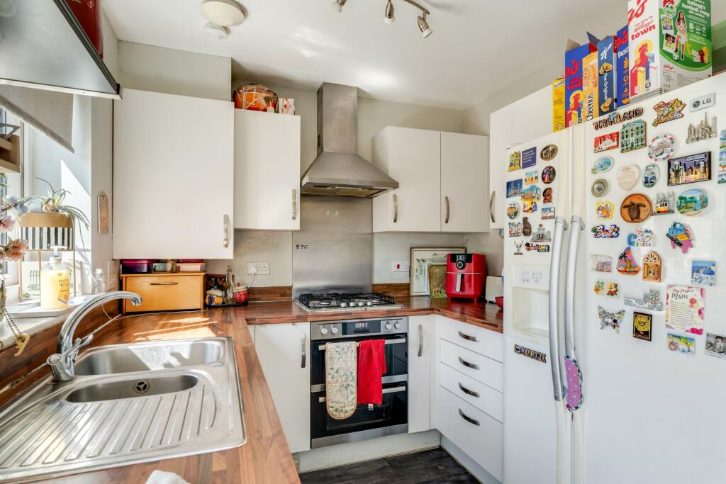 House in Kingston upon Thames - More