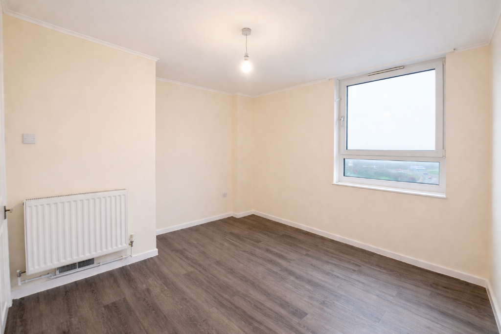 Apartment in Harlow, Brays Grove - View 5