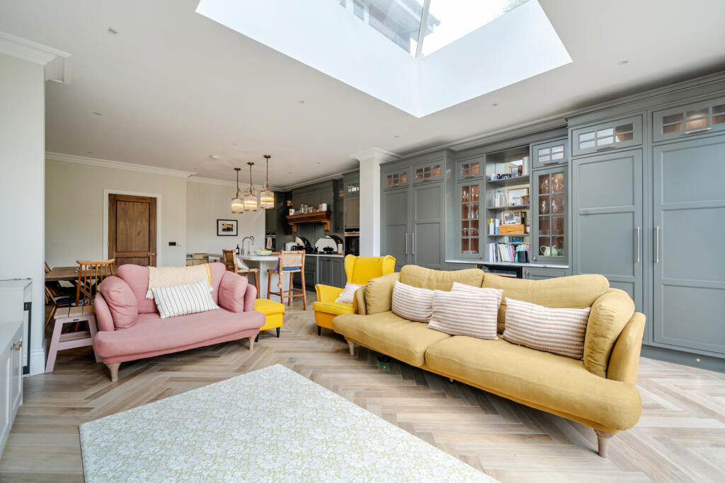 House in Weybridge - View 4