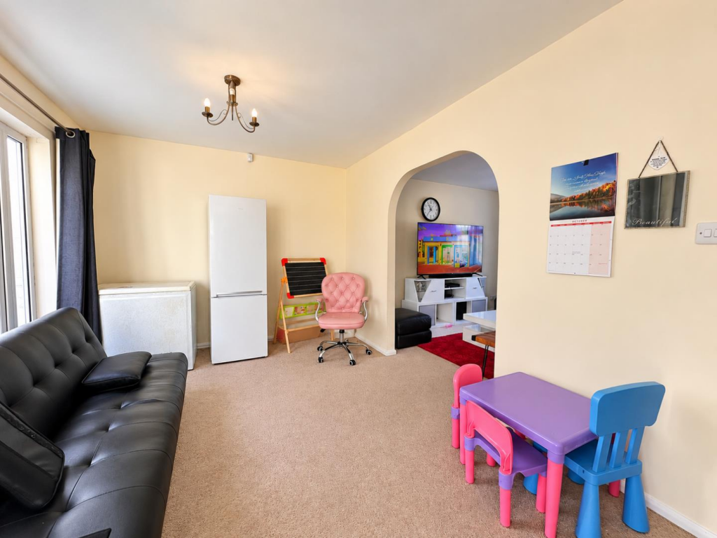 East Paddock Court, Lings, Northampton NN3 photo 4